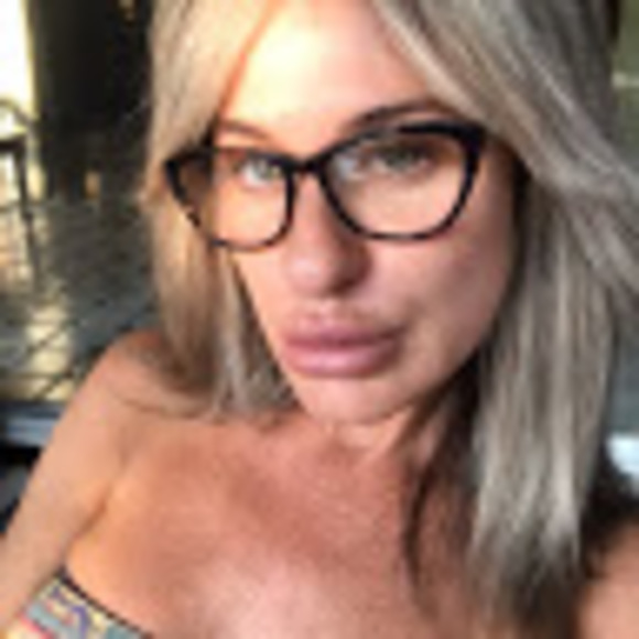 Meet your Posher, Lara - Picture 1 of 1